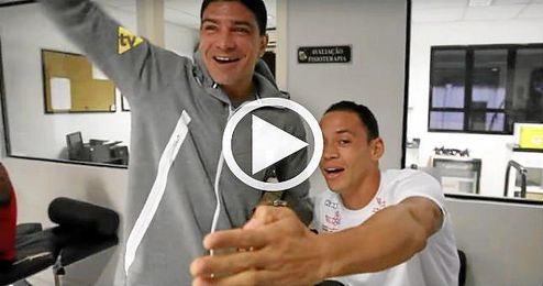 Renato y Ricardo Oliveira, en el vestuario del Santos. Renato y Ricardo Oliveira, en el vestuario del Santos.