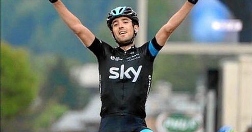 El costarricense Andrey Amador (Movistar) se enfundó la maglia rosa de líder. El costarricense Andrey Amador (Movistar) se enfundó la maglia rosa de líder.