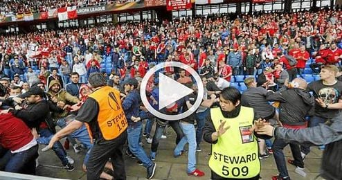 Además, la UEFA estudia sancionar por separado a los conjuntos por otras conductas. Además, la UEFA estudia sancionar por separado a los conjuntos por otras conductas.