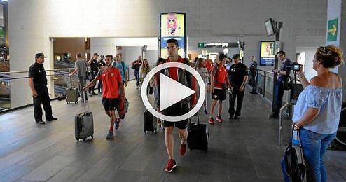 Caras serias en la llegada del equipo a Sevilla. Caras serias en la llegada del equipo a Sevilla.