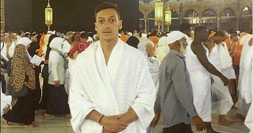 Mesut Özil colgó en su cuenta de Instagram una imagen en La Meca. Mesut Özil colgó en su cuenta de Instagram una imagen en La Meca.