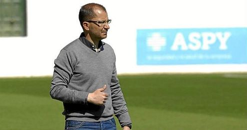 José Juan Romero, entrenador del Betis B, durante un partido con el filial José Juan Romero, entrenador del Betis B, durante un partido con el filial