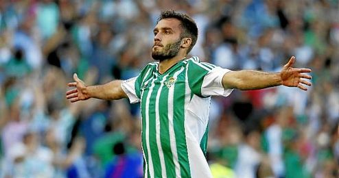 Tres goles y nueve asistencias en 29 partidos es el bagaje de Pezzella. Tres goles y nueve asistencias en 29 partidos es el bagaje de Pezzella.