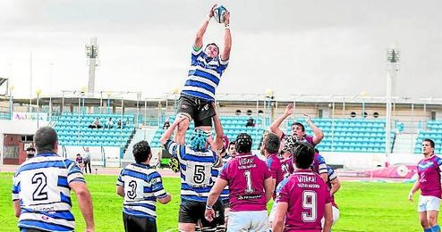 Carlos Arenas suplirá la baja de Rafa Rivero y Mazo ocupará el puesto de apertura. Carlos Arenas suplirá la baja de Rafa Rivero y Mazo ocupará el puesto de apertura.