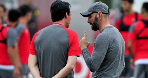 Monchi y Emery mantienen buena sintonía en la confección de la plantilla. Monchi y Emery mantienen buena sintonía en la confección de la plantilla.