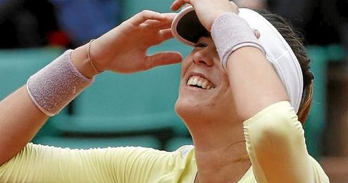 Muguruza, exultante, tras ganar su primer grande. Muguruza, exultante, tras ganar su primer grande.