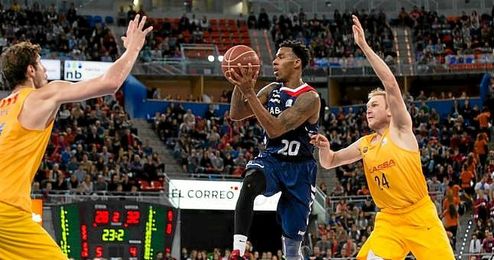 Laboral Kutxa y Barcelona se verán las caras en cuarto partido en el Buesa Arena. Laboral Kutxa y Barcelona se verán las caras en cuarto partido en el Buesa Arena.