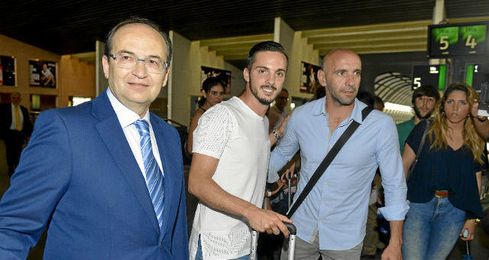 Sarabia es el primer fichaje del verano para el Sevilla. Sarabia es el primer fichaje del verano para el Sevilla.