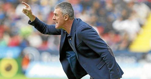 El técnico andaluz firma para las dos próximas temporadas. El técnico andaluz firma para las dos próximas temporadas.