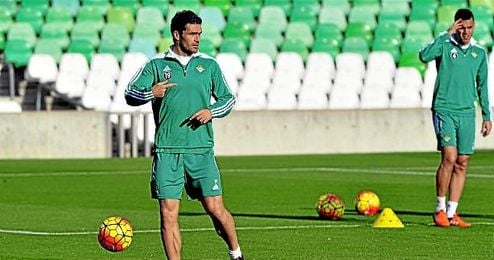 Jorge Molina negocia su incorporación al Levante. Jorge Molina negocia su incorporación al Levante.