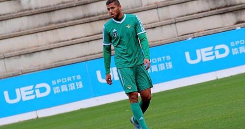 Amro Tarek, en un entrenamiento con el Real Betis Balompié. Amro Tarek, en un entrenamiento con el Real Betis Balompié.