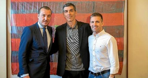 Juan Ramón López Muñiz a su llegada a Valencia. Juan Ramón López Muñiz a su llegada a Valencia.