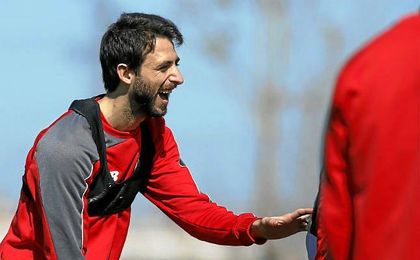 Nico Pareja se muestra sonriente en un entrenamiento del Sevilla. Nico Pareja se muestra sonriente en un entrenamiento del Sevilla.