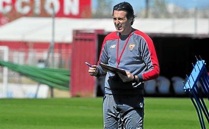 Unai Emery le ha pedido al PSG un lateral derecho, un central, un delantero y a Krychowiak. Unai Emery le ha pedido al PSG un lateral derecho, un central, un delantero y a Krychowiak.