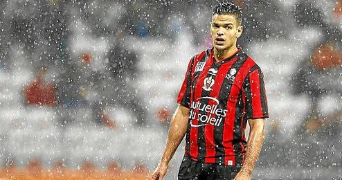 Ben Arfa cobraría 8,4 millones brutos al año, es decir, alrededor de cuatro millones limpios. Ben Arfa cobraría 8,4 millones brutos al año, es decir, alrededor de cuatro millones limpios.