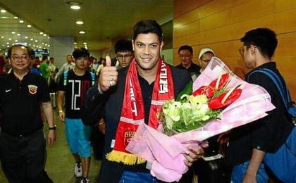 Hulk ha aterrizado en China para firmar con el Shangai. Hulk ha aterrizado en China para firmar con el Shangai.