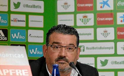 Varela, emocionado, habló de múltiples temas referentes al Betis Futsal. Varela, emocionado, habló de múltiples temas referentes al Betis Futsal.