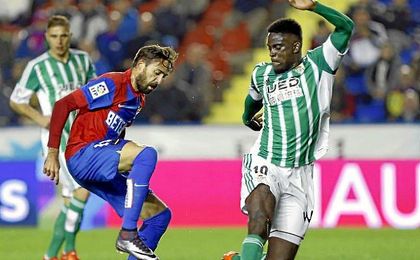 N´Diaye pugna con el levantinista Morales N´Diaye pugna con el levantinista Morales