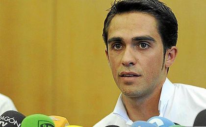 Contador durante una rueda de prensa. Contador durante una rueda de prensa.