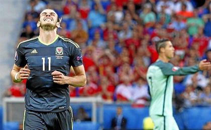 Bale lamentó la eliminación de Gales a manos de Portugal. Bale lamentó la eliminación de Gales a manos de Portugal.