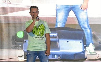 Haze durante su intervención en la presentación de las nuevas equipaciones del Betis. Haze durante su intervención en la presentación de las nuevas equipaciones del Betis.