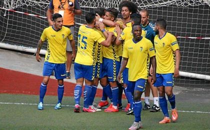 El Cádiz ha confirmado su participación en el Trofeo de la Sal, ante el anfitrión, el San Fernando, el 6 de agosto. El Cádiz ha confirmado su participación en el Trofeo de la Sal, ante el anfitrión, el San Fernando, el 6 de agosto.