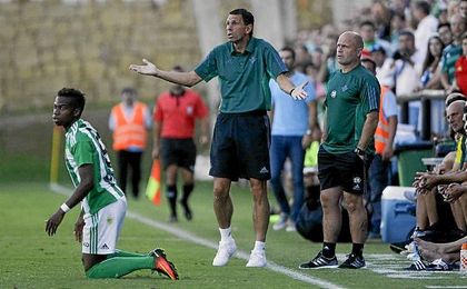 Poyet espera cuanto antes la llegada de un medio defensivo. Poyet espera cuanto antes la llegada de un medio defensivo.