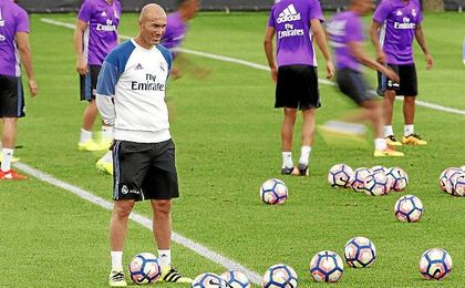 Zidane durante el entrenamiento Zidane durante el entrenamiento