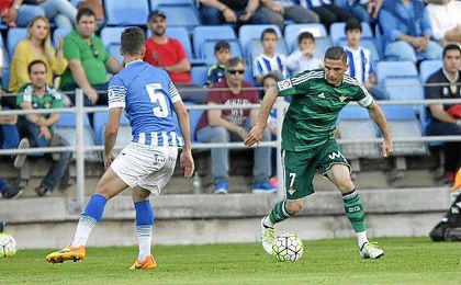 Joaquín encarando en el amistoso disputado el pasado curso entre Betis y Recre. Joaquín encarando en el amistoso disputado el pasado curso entre Betis y Recre.