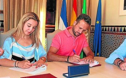 El Ayuntamiento y el C.B. Qalat firmaron un acuerdo de colaboración. El Ayuntamiento y el C.B. Qalat firmaron un acuerdo de colaboración.