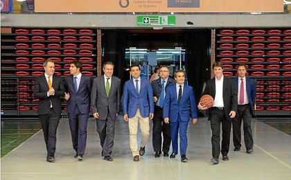 Imagen previa a la rueda de prensa conjunta ofrecida para anunciar la salvación del club. Imagen previa a la rueda de prensa conjunta ofrecida para anunciar la salvación del club.