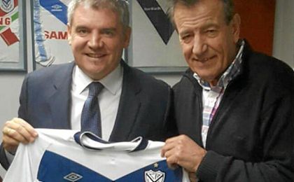 Vizcaíno con el presidente de Vélez Sarsfield. Vizcaíno con el presidente de Vélez Sarsfield.