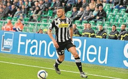 El Angers sueña con prolongar el contrato del internacional marroquí y ve posible el acuerdo. El Angers sueña con prolongar el contrato del internacional marroquí y ve posible el acuerdo.