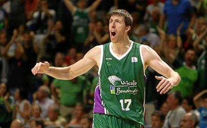 Fran Vázquez se convierte en el cuarto refuerzo para el Iberostar Tenerife. Fran Vázquez se convierte en el cuarto refuerzo para el Iberostar Tenerife.