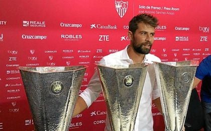 Coke, en la sala de prensa, en su despedida. Coke, en la sala de prensa, en su despedida.