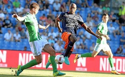 Fabián volvió a actuar de mediocentro en el duelo contra los franceses. Fabián volvió a actuar de mediocentro en el duelo contra los franceses.
