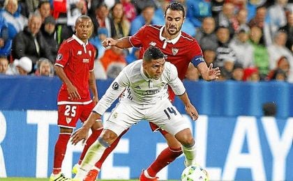 Iborra, en un lance del partido con Casemiro. Iborra, en un lance del partido con Casemiro.