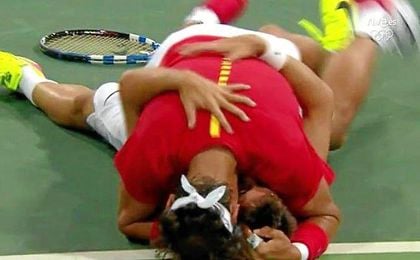 Nadal y Marc López celebran el pase a la final. Nadal y Marc López celebran el pase a la final.