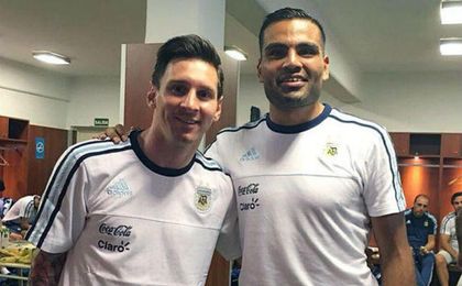 Mercado coincidirá con Messi en la selección. Mercado coincidirá con Messi en la selección.