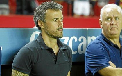 Luis Enrique, pensativo en el banquillo blaugrana Luis Enrique, pensativo en el banquillo blaugrana