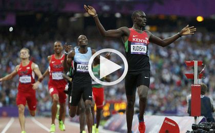 David Rudisha consiguió un nuevo record mundial con su 1:40.91 en el 800 m. David Rudisha consiguió un nuevo record mundial con su 1:40.91 en el 800 m.