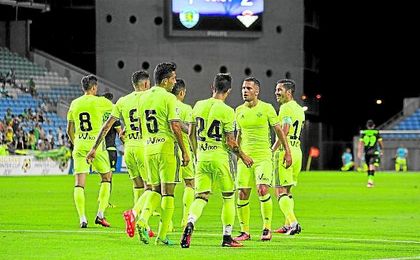Sólo ocho futbolistas repiten respecto a la temporada pasada. Sólo ocho futbolistas repiten respecto a la temporada pasada.