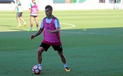 Martínez se volvió a poner a las órdenes de Poyet. Martínez se volvió a poner a las órdenes de Poyet.