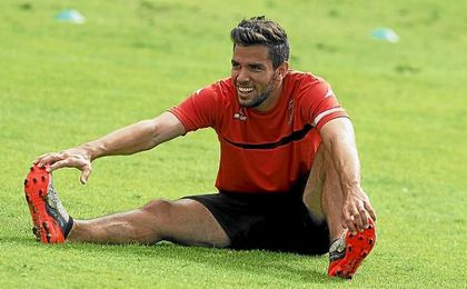 Leandro Cabrera, en un entrenamiento con el Real Zaragoza. Leandro Cabrera, en un entrenamiento con el Real Zaragoza.