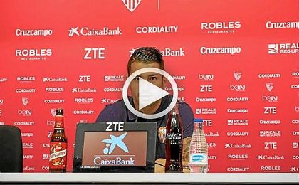 Vitolo, feliz: renueva con el Sevilla hasta 2020 y vuelve a la selección. Vitolo, feliz: renueva con el Sevilla hasta 2020 y vuelve a la selección.