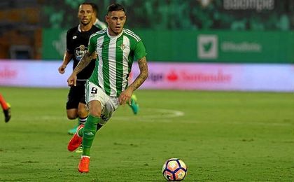 El guaraní, conduciendo el cuero. El guaraní, conduciendo el cuero.