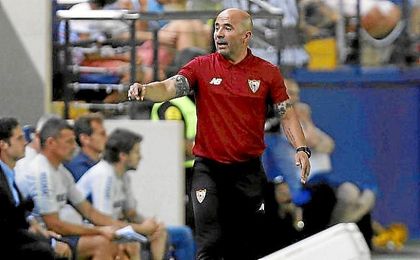 Jorge Sampaoli, en la banda de El Madrigal. Jorge Sampaoli, en la banda de El Madrigal.