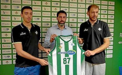 Marc García, de 20 años, jugará cedido en Sevilla esta temporada. Marc García, de 20 años, jugará cedido en Sevilla esta temporada.