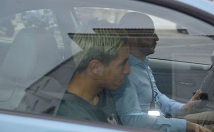Nasri, a su llegada a las pruebas médicas. Nasri, a su llegada a las pruebas médicas.
