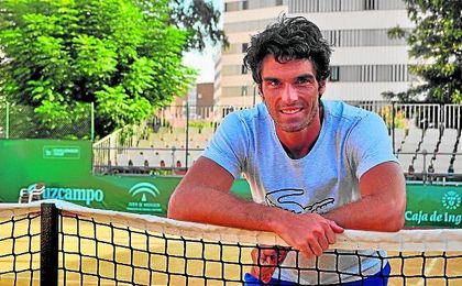 Pablo Andújar, en las pistas del Real Club de Tenis Betis, sede de la Copa Sevilla. Pablo Andújar, en las pistas del Real Club de Tenis Betis, sede de la Copa Sevilla.